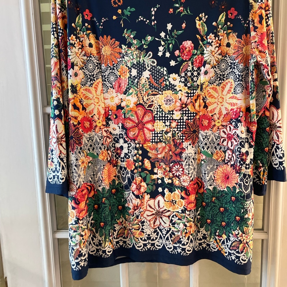 Multicolor Tunic Top - Picture 3 of 8